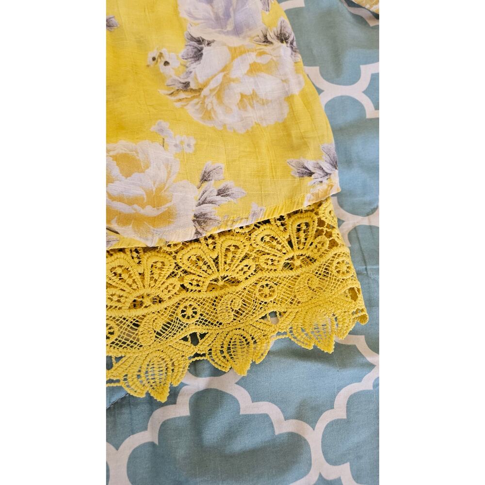 Unique Spectrum Yellow Floral Boho Blouse 3X Lace Hem Tassel Tie Top - Picture 4 of 9